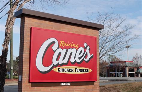Raising Cane's raising average hourly wage to $19.50